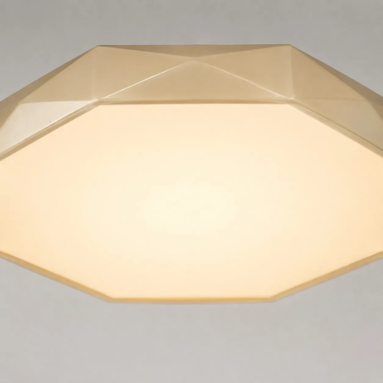 Front detail of the illuminated diffuser and polygon frame